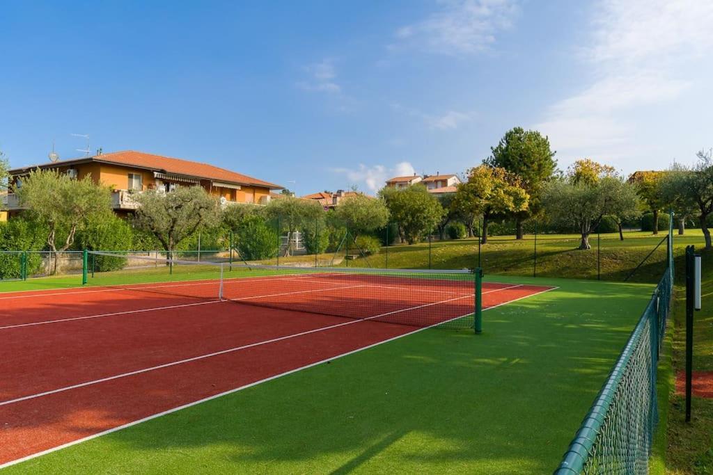 Tennis / Pool / Barbecue Bardolino Buitenkant foto